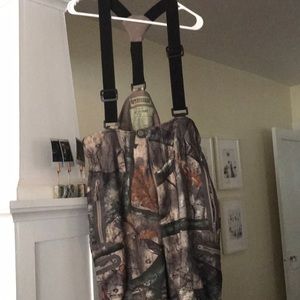 ❌SOLD❌Mossy oak camouflage bibs